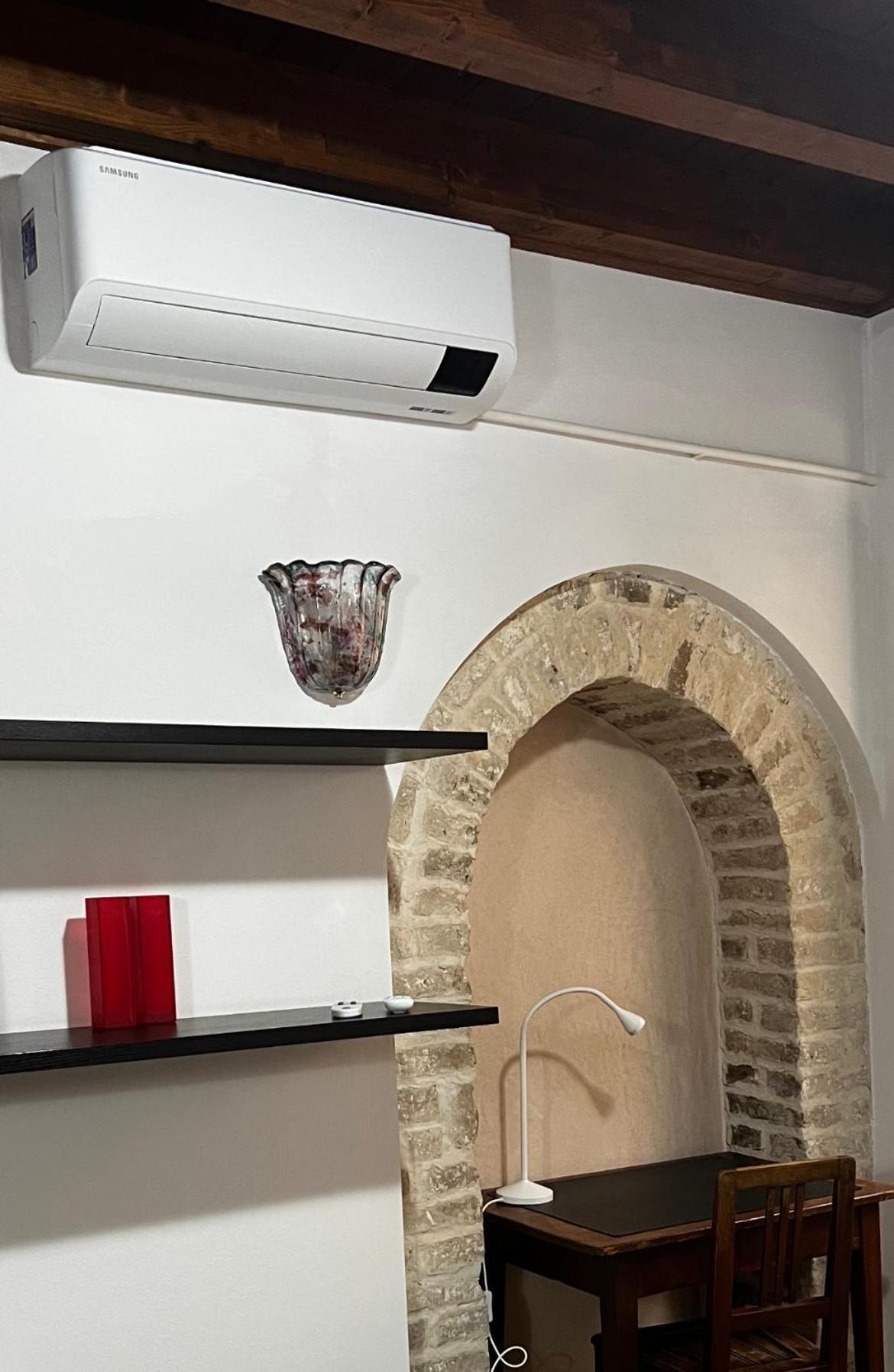 バルドリーノCasa Agli Archiアパートメント エクステリア 写真